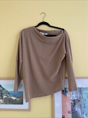 Asymmetrical scoop neck ASTR sweater